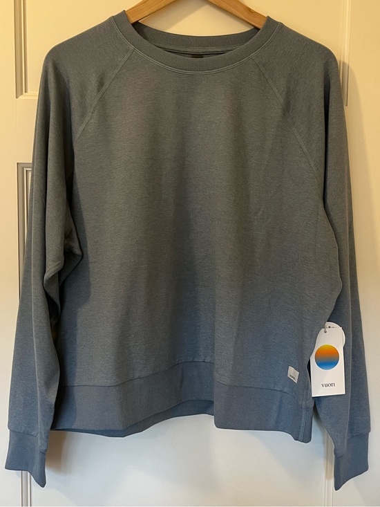 Vuori Tops - Vuori Halo Crew DreamKnit™ Sweatshirt • NWT • Large • Blue • $96 Retail
